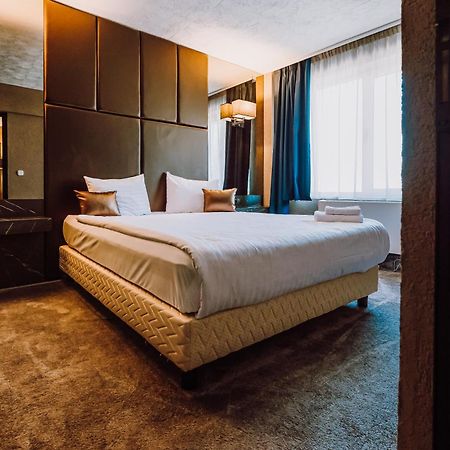 Hotel Ciao Târgu-Mureş Exteriör bild