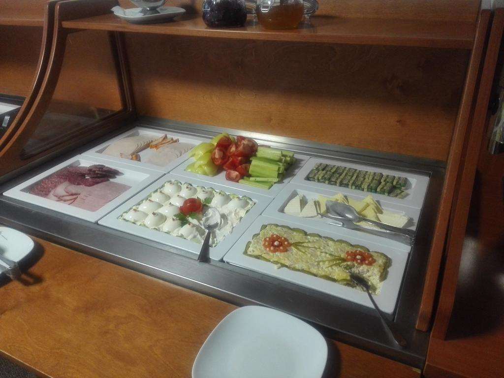 Hotel Ciao Târgu-Mureş Restaurang bild